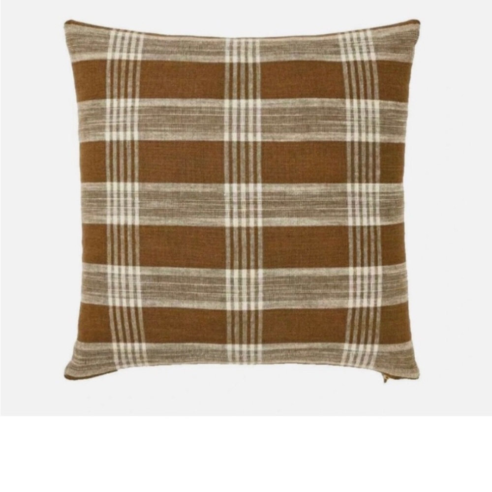 Woven Plaid Pillow Removable Cover
20"x20" -Threshold designed with Studio
McGee